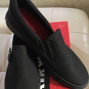 Airwalk men’s slip-on canvas shoes sneakers